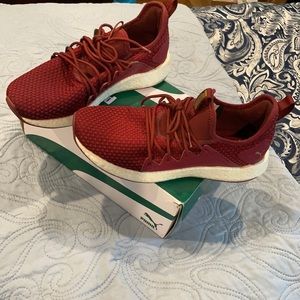 Puma NRGY Foam Sneakers Burugndy.